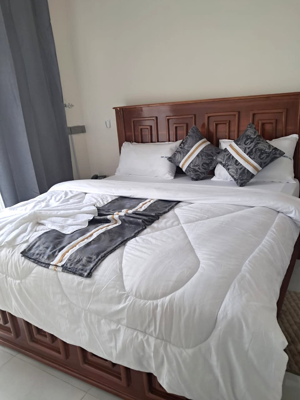 DomKwetu bedding and pillows